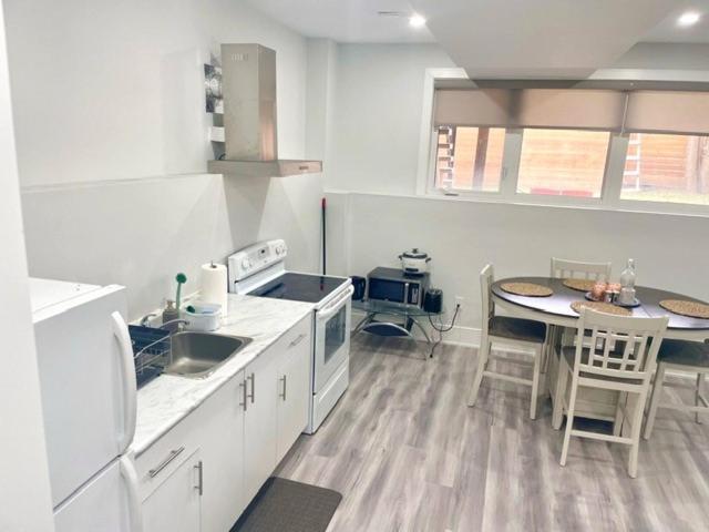 Scarborough New 2-Bedroom Basement Toronto Exteriör bild